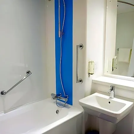 Travelodge Hotel 3*