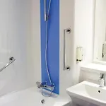 Travelodge Hotel 3*