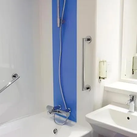 Travelodge Hotel 3*
